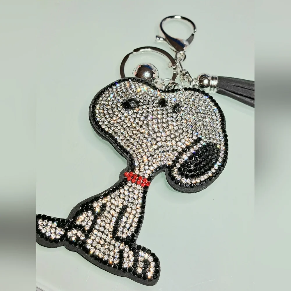 Rhinestone Snoopy Keychain - Picture 2 of 2
